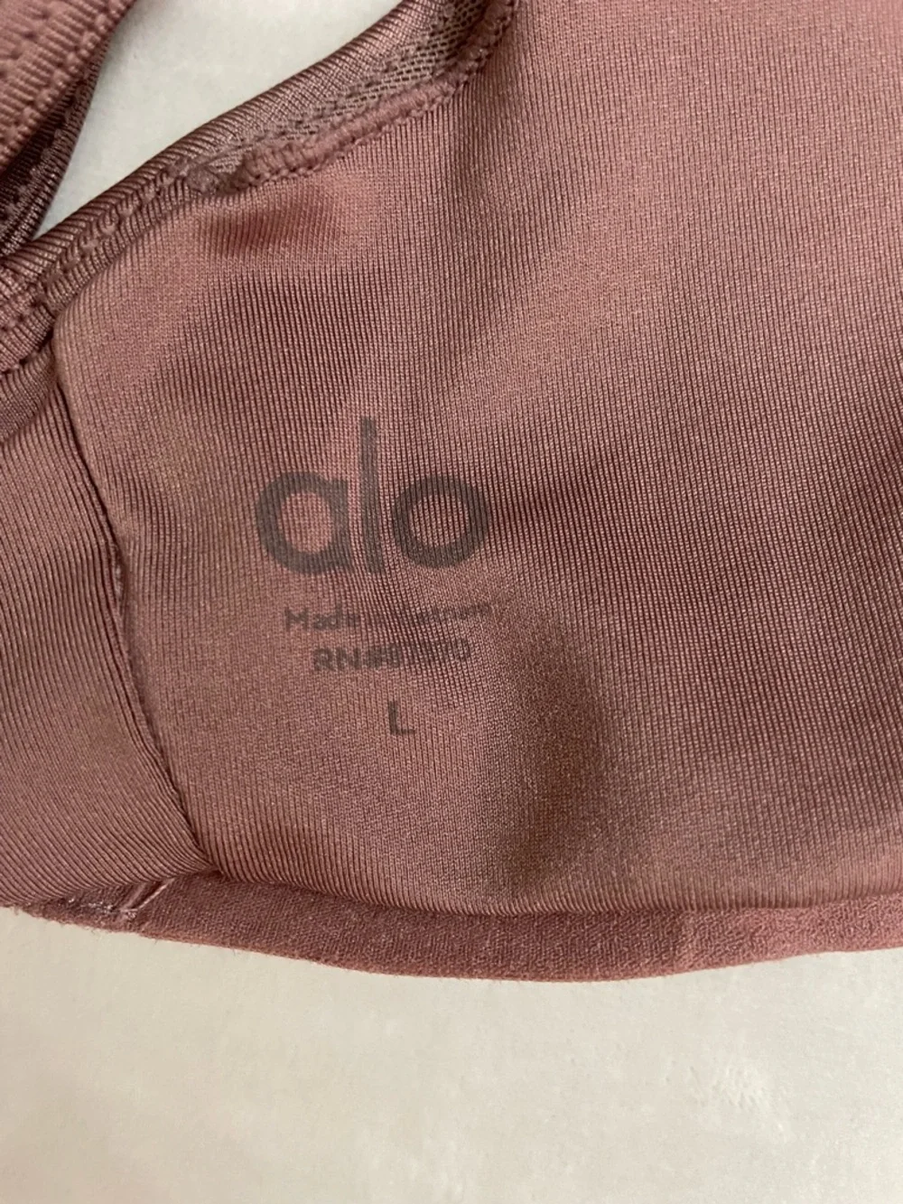 ALO Yoga Lavish Strappy Sports Bra in Taupe Size L